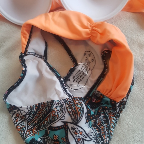 Coral and paisley print bikini - Picture 5 of 7